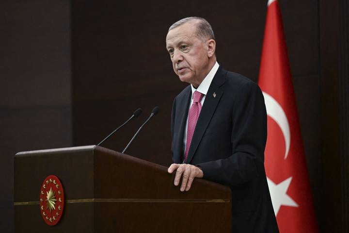 Fotó: Emin Sansar / ANADOLU AGENCY / Anadolu Agency via AFP Bakondi György: Fontos hogy Erdogan maradt Törökország elnöke