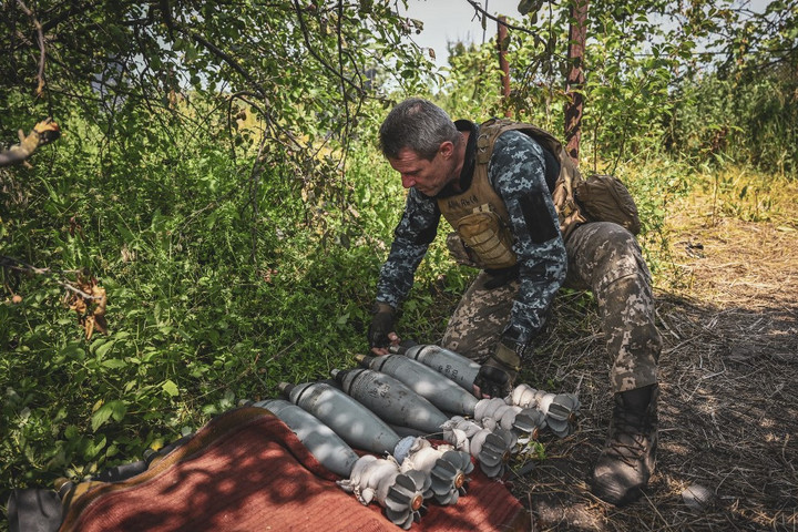 Fotó: Ercin Erturk / Anadolu Agency via AFP „Jók a NATO által biztosított harcjárművek, de semmit nem érnek az orosz aknák ellen” – tálaltak ki ukrán katonák a Timesnak