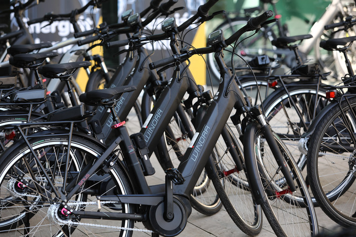 Fotó: MH archív/Papajcsik Péter Jövő Mobilitása Szövetség: Télen különösen fontos a láthatóság a biciklivel, rollerrel közlekedőknek
