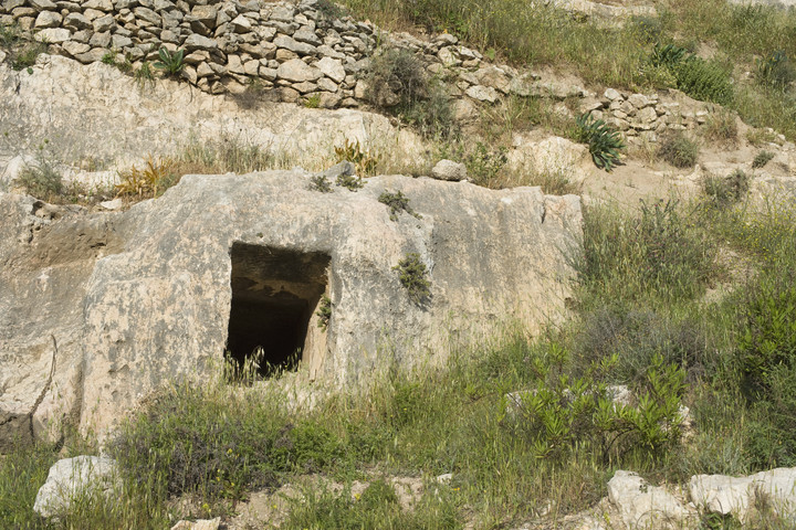 A hegy gyomra gigantikus, korong alakú dolgot rejtett