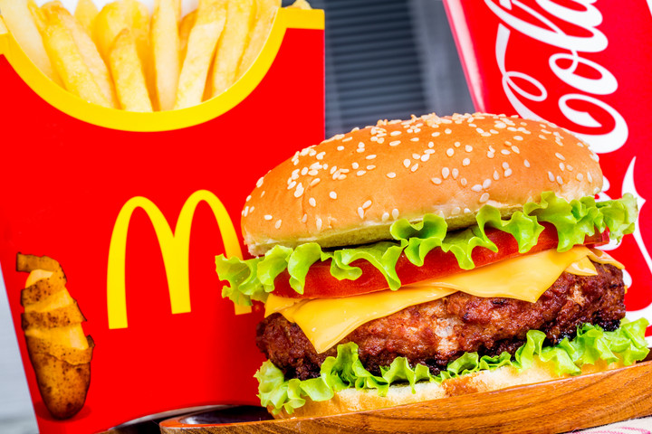 Olcsón megúszták a lagzit, a Mcdonald's-ból rendelte a menüt az ifjú pár