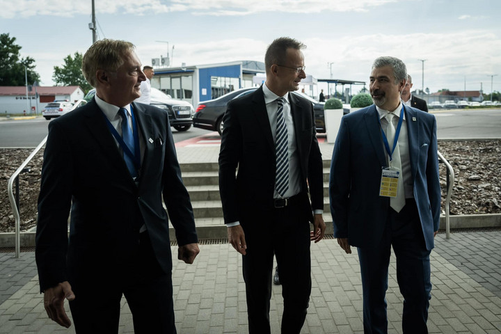 Új üzemet avatott az Unilever Nyírbátorban