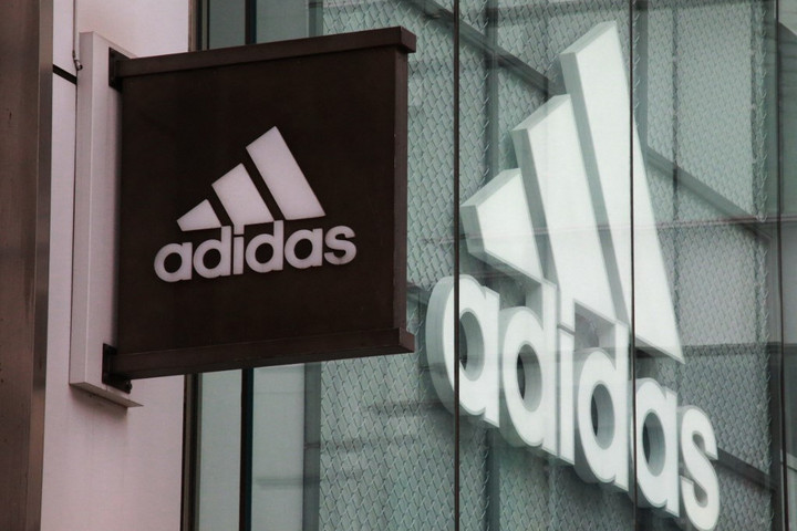 A német Adidas bejelentette, hogy mikor tér vissza az orosz piacra