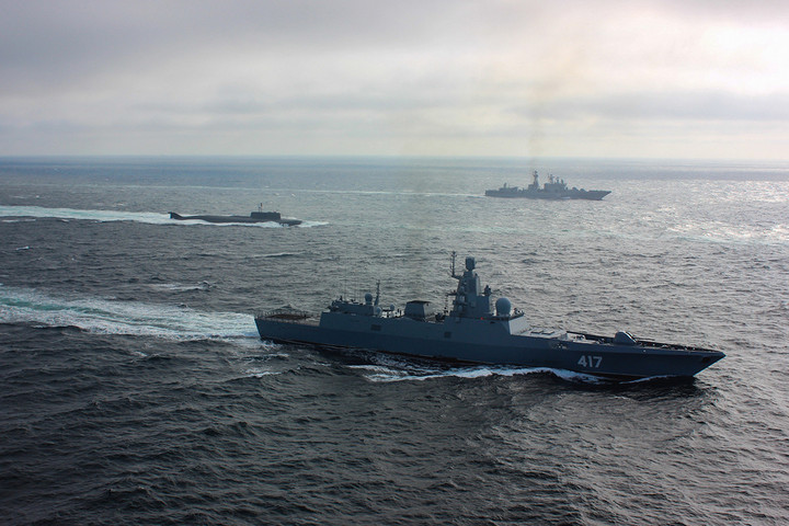 Két orosz flotta az északi területek védelmét gyakorolja
