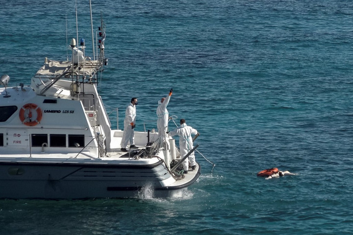 Az ENSZ az embercsempészek elleni szigorú fellépést sürgeti a görög hajóbaleset után