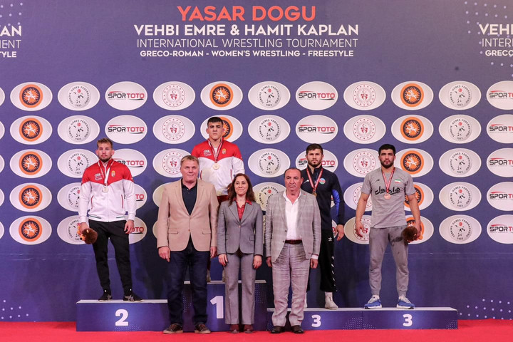 Öt érmet nyertek a kötöttfogású birkózók Isztambulban