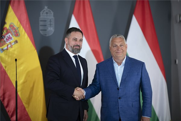 Fotó: MTI/Miniszterelnöki Sajtóiroda/Benko Vivien Cher Jobboldali győzelem után taktikai csata várható Spanyolországban