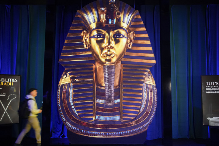 Egy új elmélet szerint Tutankhamun ittasan, szekérhajtás közbeni karambolban halt meg