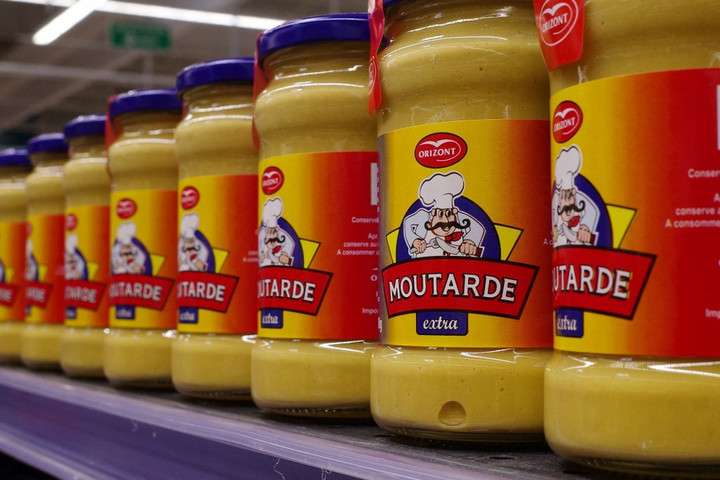 Alapélelmiszerek árának korlátozását célzó rendeletet fogadott el a román kormány