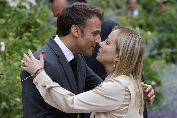 Fotó: AFP/Ludovic MARIN Macron és Meloni együttműködésre törekszik a viták után