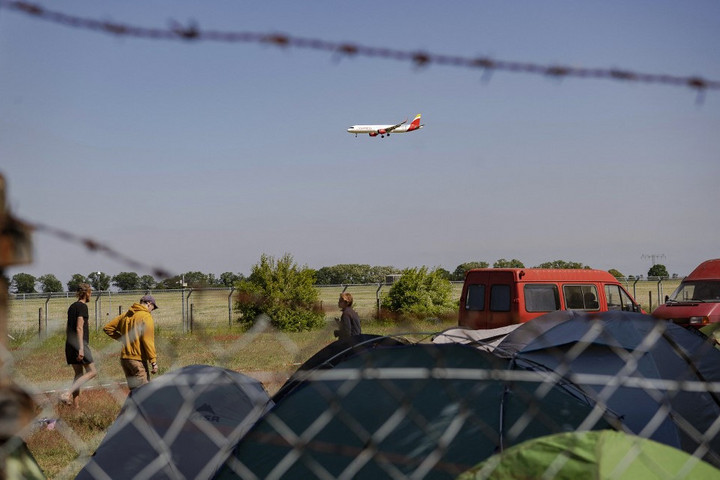 Fotó: AFP/dpa/Paul Zinken A németek többsége szerint hazájukat túlterheli a menekültek beáramlása