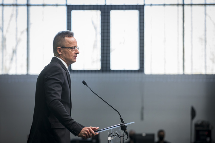Szijjártó Péter: Nem jó ötlet minden pénzt Ukrajnának adni + VIDEÓ