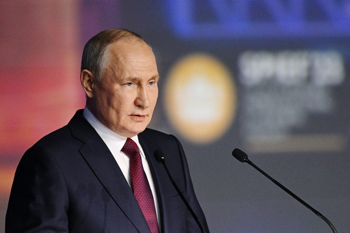 Putyin szerint a vártnál jobban teljesít az orosz gazdaság