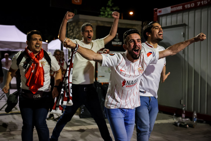 Fotó: MH/Purger Tamás „Éljen a Sevilla-liga!”