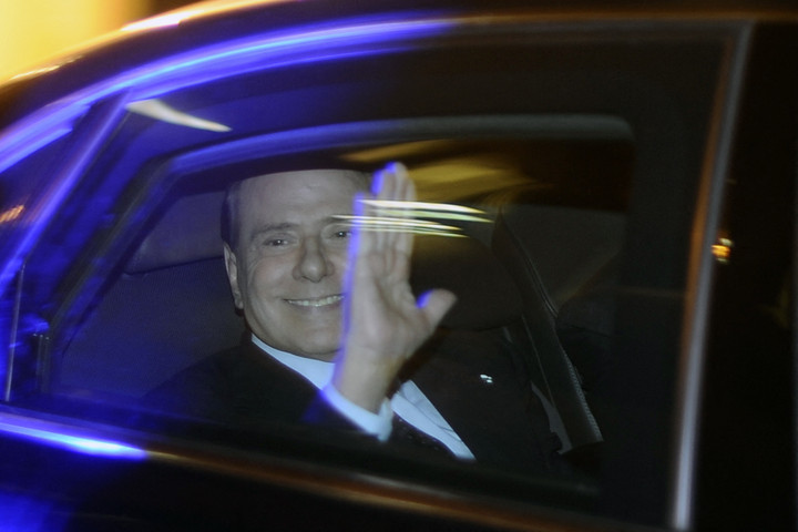 Gyásznap Olaszországban: utolsó útjára kísérik Silvio Berlusconit