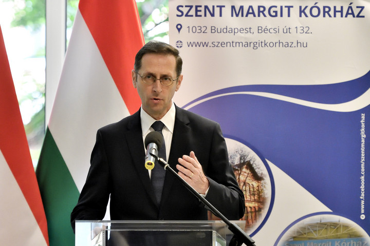 Fotó: MTI/Lakatos Péter Varga Mihály: Továbbra is fejleszti az egészségügyet a kormány