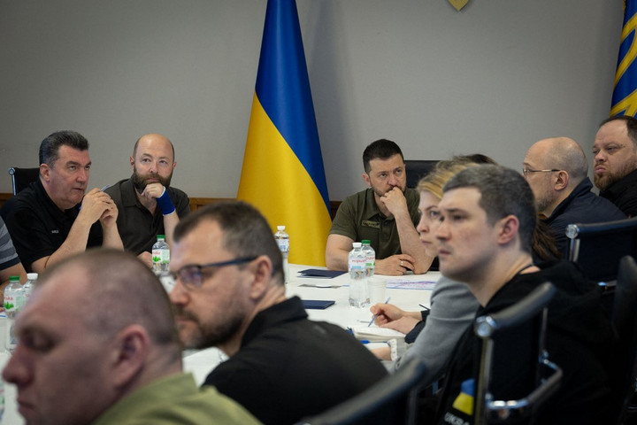 Fotó: HANDOUT / UKRAINIAN PRESIDENTIAL PRESS SERVICE / AFP Több százezer ember maradt ivóvíz nélkül Dél-Ukrajnában + GALÉRIA