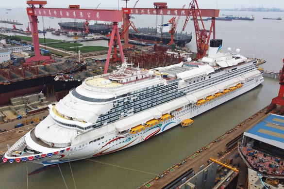 Elhagyta a hajógyári dokkot Kína első óceánjáró üdülőhajója