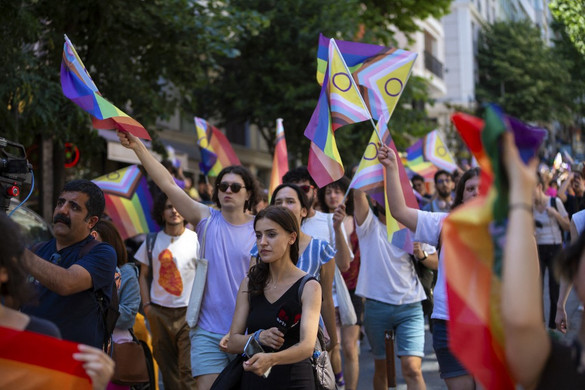 Több tucat embert letartóztattak az isztambuli Pride után