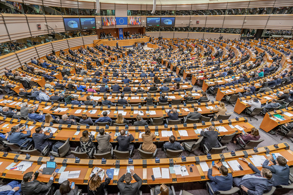 Szexuális zaklatás, kiskirálykodás, bullying