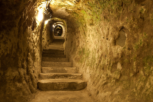 Egy férfi lebontotta a pincefalát, és felfedezett egy ősi föld alatti várost