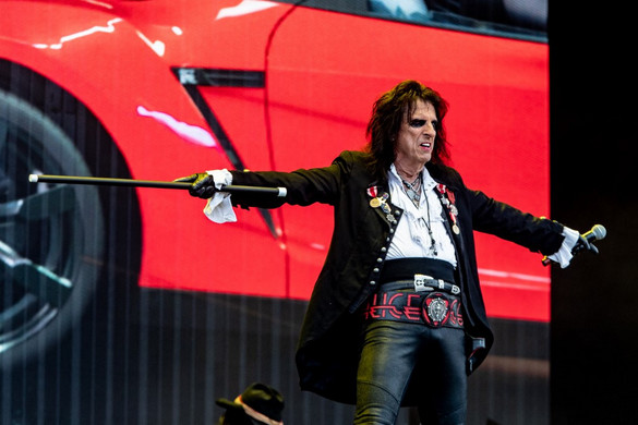 Szellemi fertőzést hoz Alice Cooper Budapestre Szikora Róbert szerint