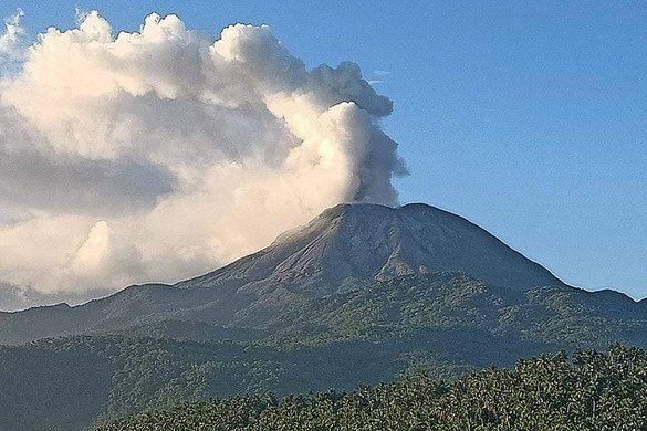 A Bulusan vulkán kitörésétől tartanak a Fülöp-szigeteken