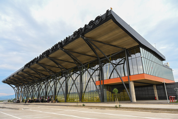 Elindult a légi közlekedés a Székelyföldet is kiszolgáló brassói repülőtéren