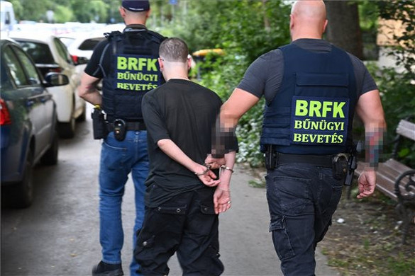 Felfegyverkezve elkövetett garázdaság vétsége