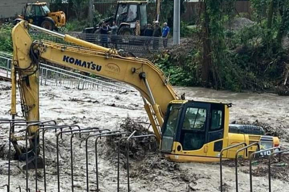 Elvitte az ár az Erdővidéket Sepsiszékkel összekapcsoló nagyajtai hidat