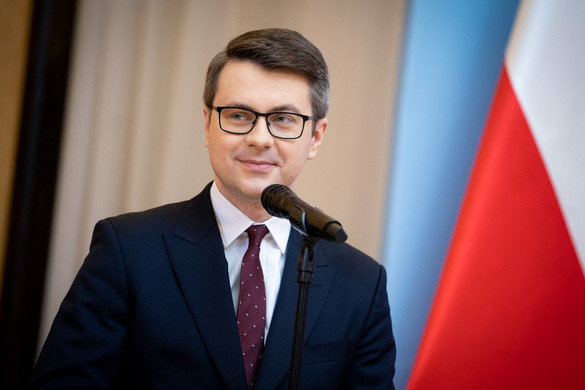 A lengyel kormányszóvivő a közeledő lengyel parlamenti választások befolyásolásával vádolta meg Manfred Weber néppárti EP-frakcióvezetőt