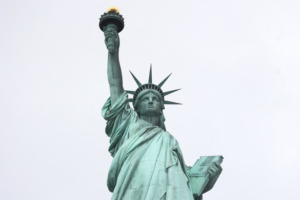 New York-ba hajózik a Szabadság-szobor