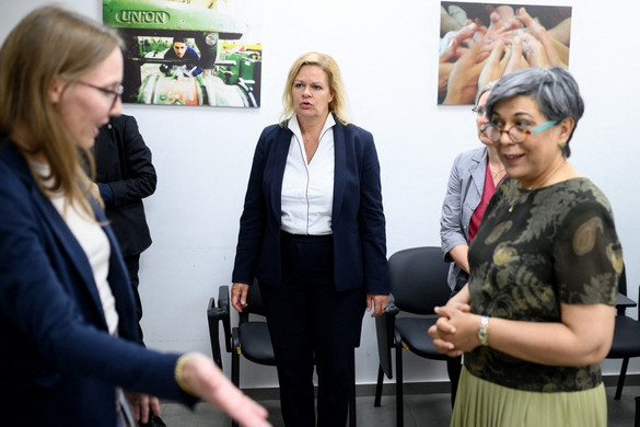 Franciaország jelentős összeggel segíti Tunéziát az illegális migráció megfékezésében