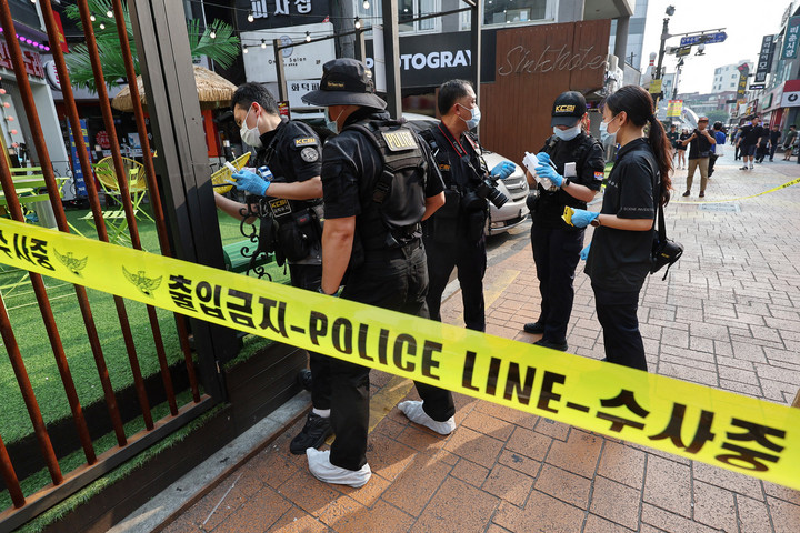 Fotó: AFP/YONHAP Többeket megszúrt egy támadó egy metróállomásnál