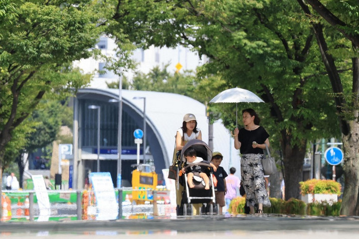 Fotó: The Yomiuri Shimbun via AFP/Osamu Kanazawa Vészesen elbillent a japán korfa