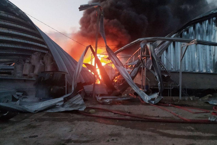 Fotó: Anadolu Agency via AFP/State Emergency Service of Ukraine Csapások érték az éjjel az Ogyesszai terület kikötői infrastruktúráját + VIDEÓ