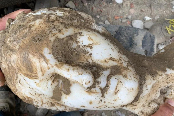 Fotó: Rome City Hall Díszes márványfej rejtőzött a római tér alatt