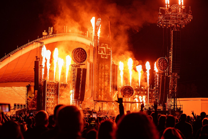 Fotó: Facebook/Rammstein Lángra kapott a Puskás Aréna