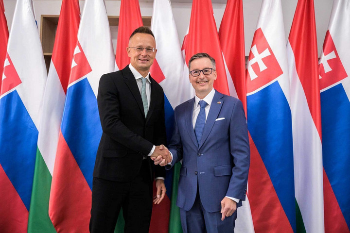 Fotó: Facebook /Szijjártó Péter Szijjártó Péter: Átadták az új Ipoly-hidat a magyarországi Ipolydamásd és a szlovákiai Helemba között