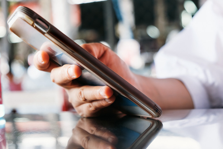 Fotó: NorthFoto Az adattárolás befolyásolja a telefon súlyát?
