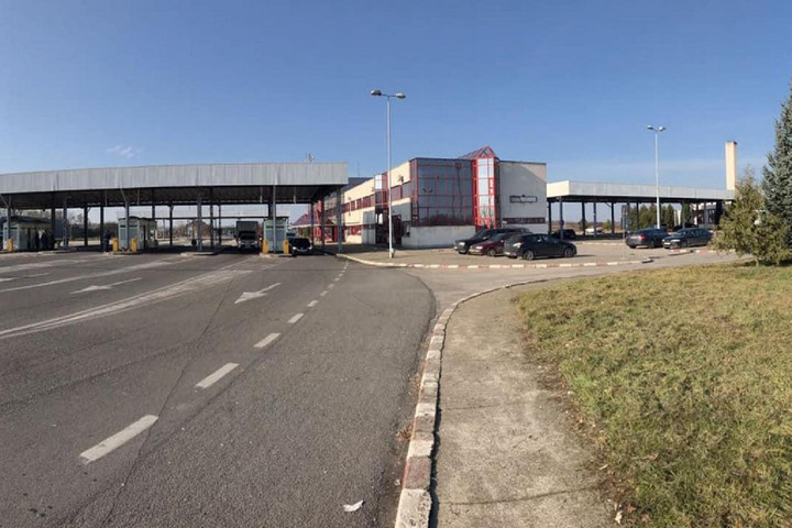 Fotó: Máramarosszigeti Határrendészet Több mint háromszáz hamis úti okmányt azonosítottak idén a román határőrök