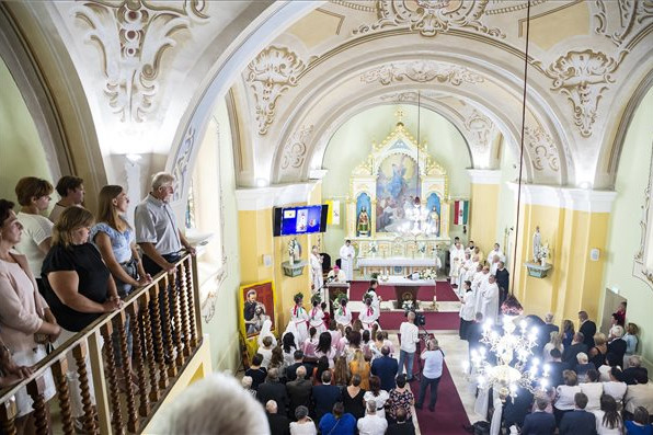 Fotó: MTI/Balázs Attila Megújult az ajaki templom