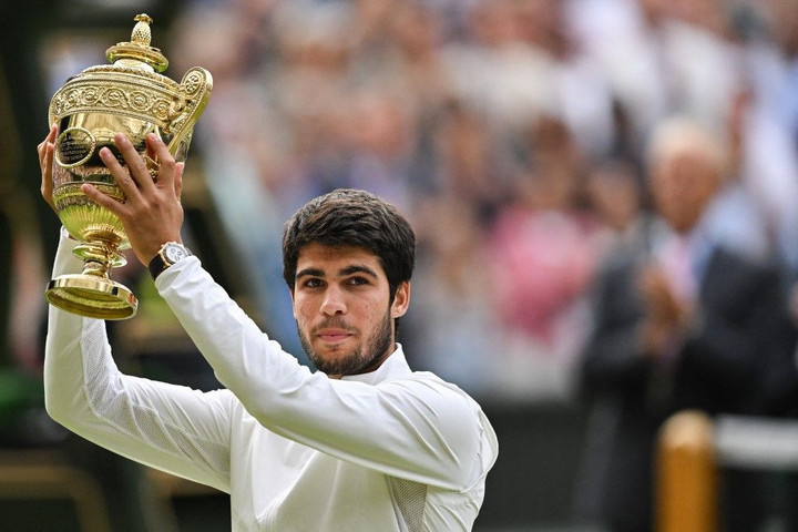 Alcaraz megszerezte első wimbledoni trófeáját