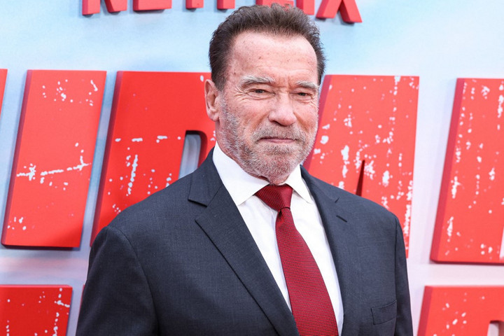 Fotó: NurPhoto via AFP/Image Press Agency Arnold Schwarzenegger egy katonai Hummerben utazott Vajna Timivel + VIDEÓ