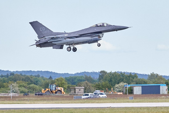 Fotó: GEORG WENDT / DPA / DPA PICTURE-ALLIANCE VIA AFP Holland védelmi miniszter: Hollandia az összes F–16-os gépét átadja Ukrajnának