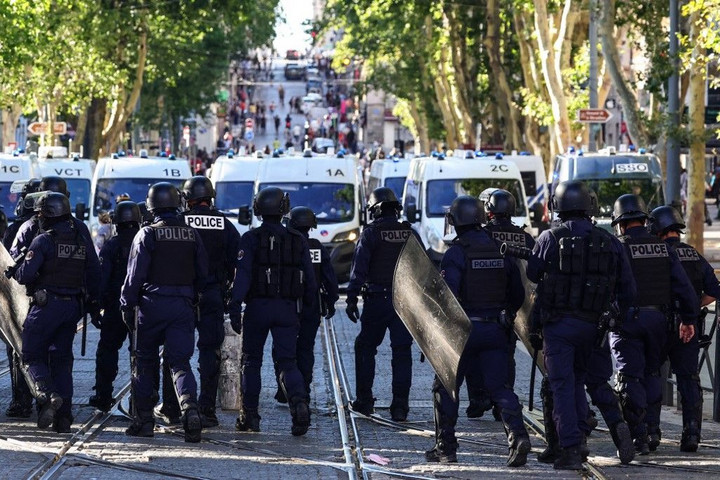 Fotó: AFP/CLEMENT MAHOUDEAU Allah akbart kiáltoznak a migránsok, akik felforgatják Franciaországot