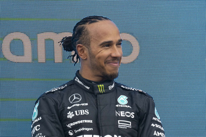 Hamilton falja a nőket