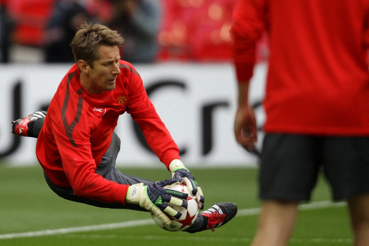 Fotó: AFP/Adrian Dennis Edwin van der Sar továbbra is az intenzív osztályon