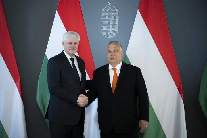 Fotó: MTI/Miniszterelnöki Sajtóiroda/Benko Vivien Cher Orbán Viktor az IDU elnökével, a volt kanadai miniszterelnökkel tárgyalt