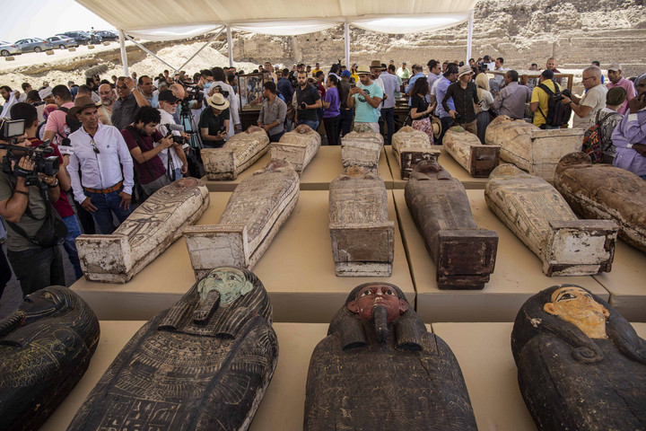 Több száz múmiát és egy ismeretlen piramist találtak Egyiptomban